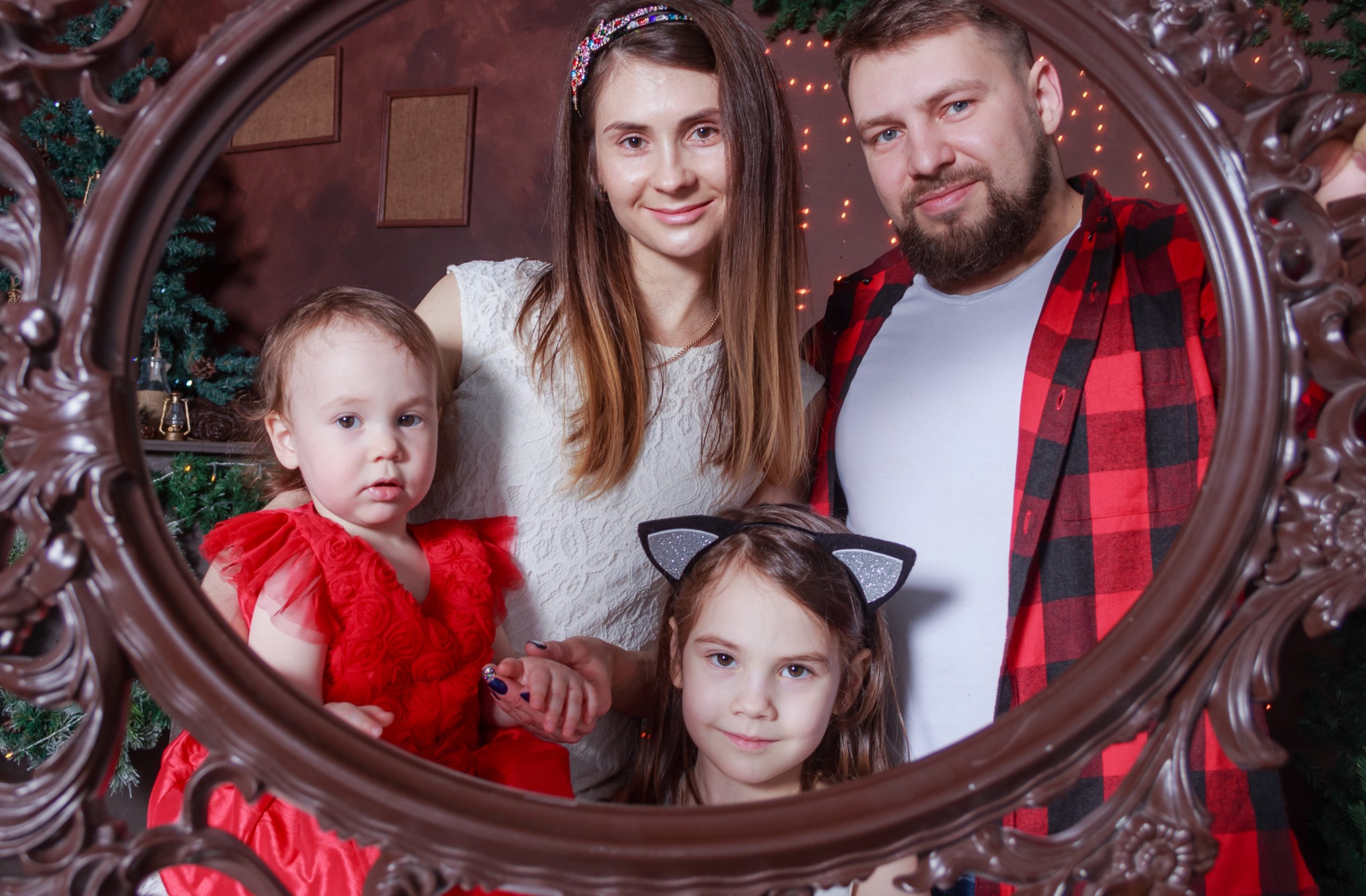 НОВОГОДНЯЯ СЕМЕЙНАЯ ФОТОСЕССИЯ В СТУДИИ