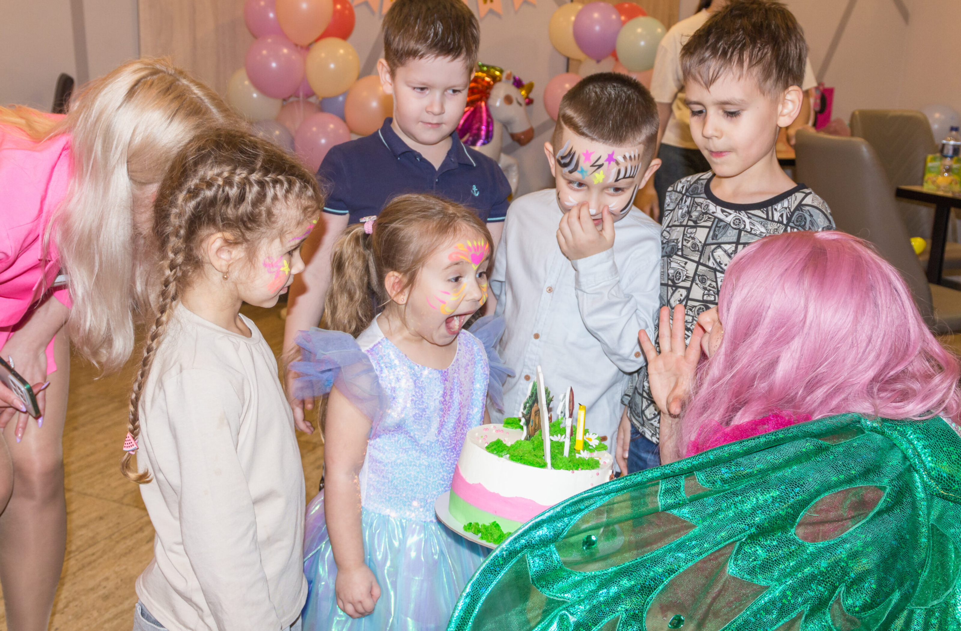 ЗИМНЕЕ ДЕНЬ РОЖДЕНИЯ ДЕВОЧКИ В КОМПАНИИ ЕДИНОРОЖКИ